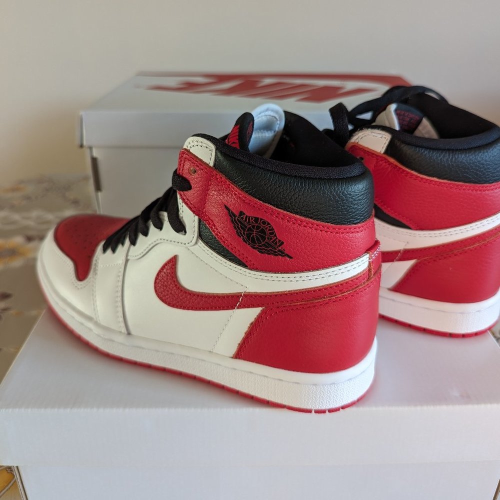 Big kids Nike Air Jordan Retro High OG Heritage